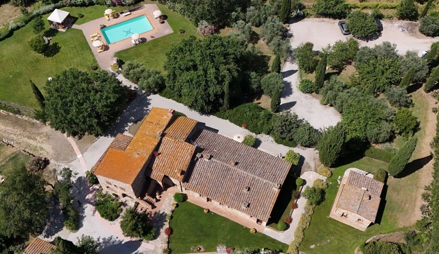 Cosy apartment in villa with pool, A/C, WIFI, TV, terrace, panoramic view, close to San Gimignano