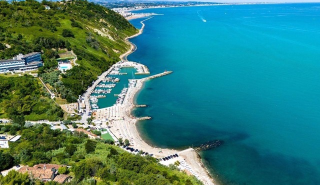 Cozy apartment in a beachfront building, just 10 minutes from the beach