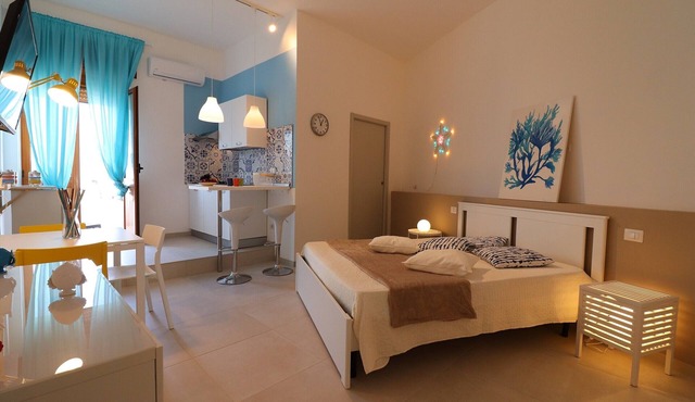 Cozy Holiday Apartment "Casa Vacanze Maya" with Balcony