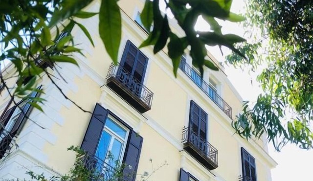 DE VIVO REALTY - COCO'S APARTMENTS