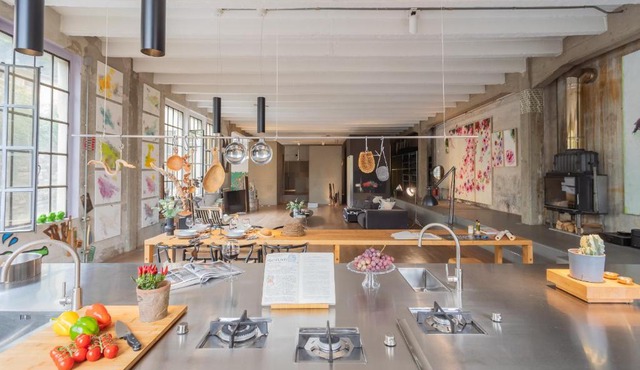Design Loft with Private Parking