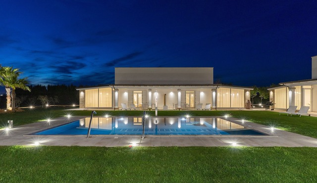 "DIMORA FRASCHI" - 3 exclusive holiday home in a residence with swimming pool