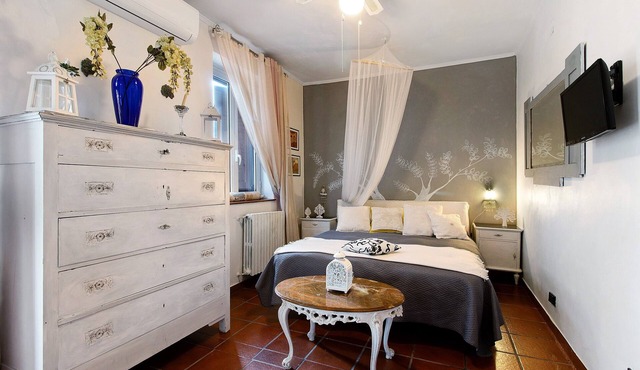 Double Room with Wi-Fi and Air Conditioning in the Heart of Montegrosso
