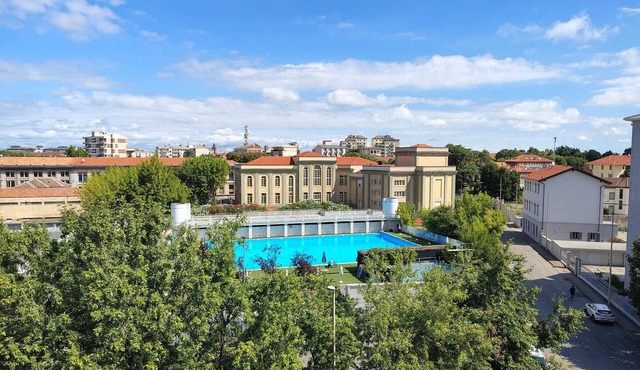 Entire apartment 1 minute from hospital and 8 minute walk to downtown