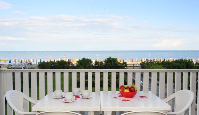 Equipped flat with garden and pool