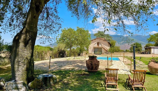 EXCLUSIVE POOL-OPEN ALL YEAR/SPOLETO BIOFARM-SLPS 8/WALK TO SHOPS-BAR ETC