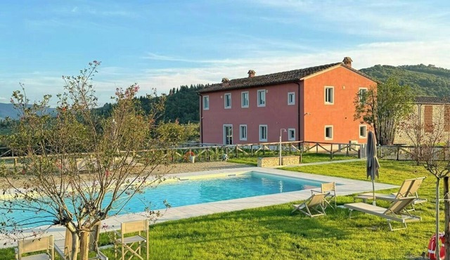 Farmhouse with pool in a Chianti borgo