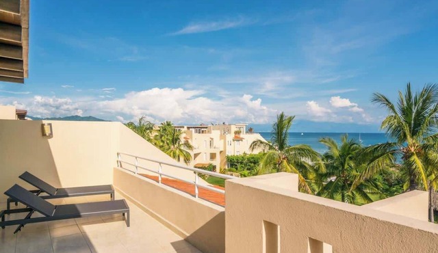 FDM Condo | Beach Access & Walk Everywhere