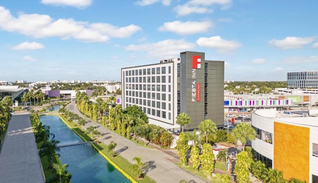 Fiesta Inn Express Cancún Cumbres