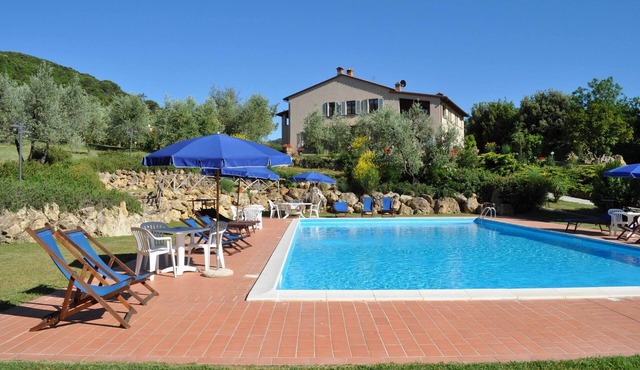 Flat in Iano,covered terrace, A/C, village walking distance,Wi-Fi,pool, sleeps 8