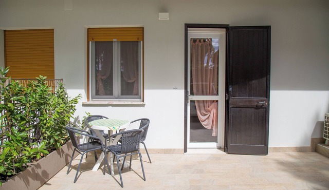 Great accommodation with a lovely patio