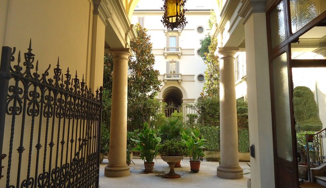 Great CENTRAL LOCATION Luxury Comfortable Romantic APARTMENT Fully Furnished