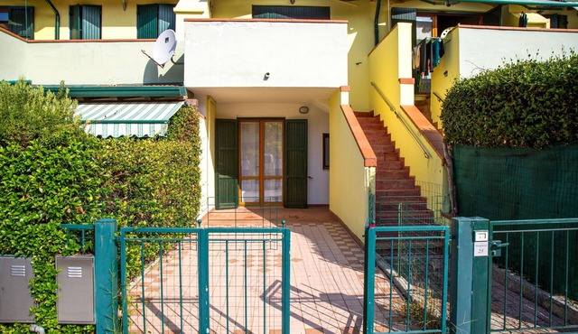 Ground-floor haven just 350mt from the beach