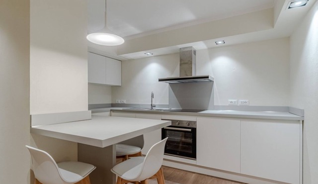 GuestHost - 80 sqm apartment for 3 people, located on the ground floor (steps required for access). Just a 6-minute drive from Caprafico Beach, the accommodation is in Nervi, one of the most charming districts of Genoa, known for its parks, historic vill