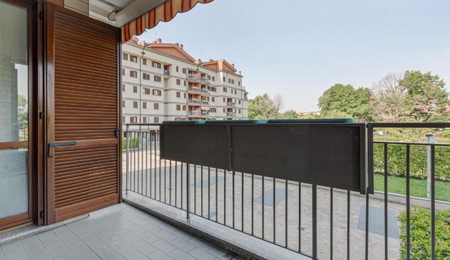 GuestHost - Apartment with Balcony nearby M3 Subway Yellow Line