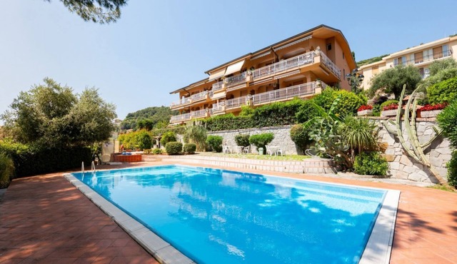 GuestHost - Bordighera Terrace APT with Parking