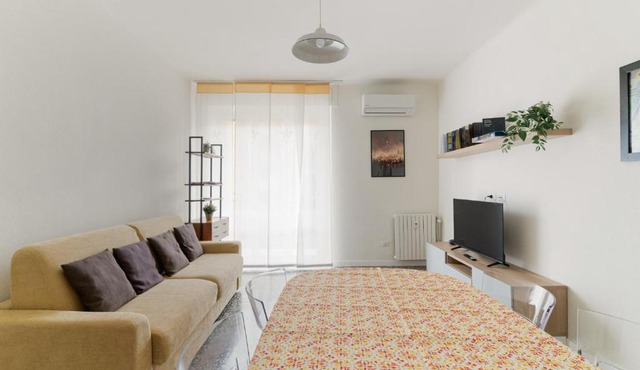 GuestHost - Città Studi Apartment with balcony