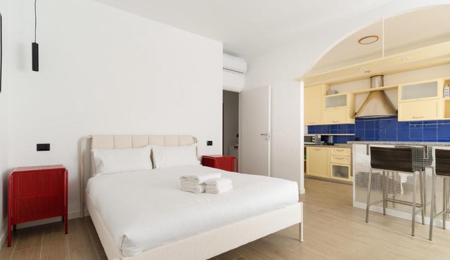 GuestHost - Comfy Studio X3 Famagosta M2