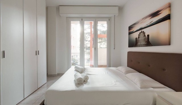 GuestHost - Corvetto M3 - Bright Apt. with balcony!