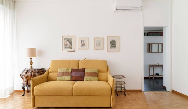 GuestHost - M4 California Bright Apartment