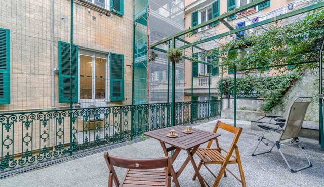 GuestHost - Spacious and welcoming 120 square meters apartment, perfect for six people, located on the second floor of a historic building with an elevator (NOT accessible to disabled guests).The property is centrally located in Genoa, just a 5-minute wa