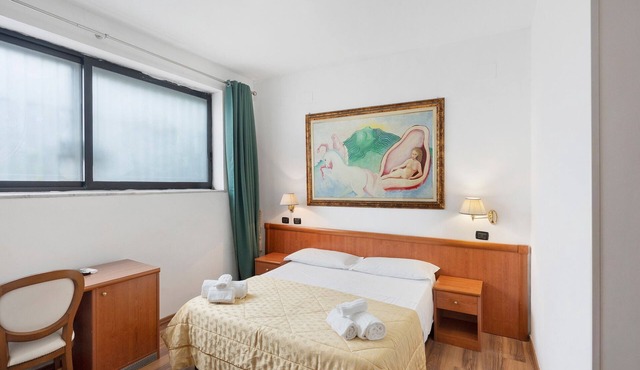 H Pompeii Ruiins Apartment Hotel - Standard Double Room 3