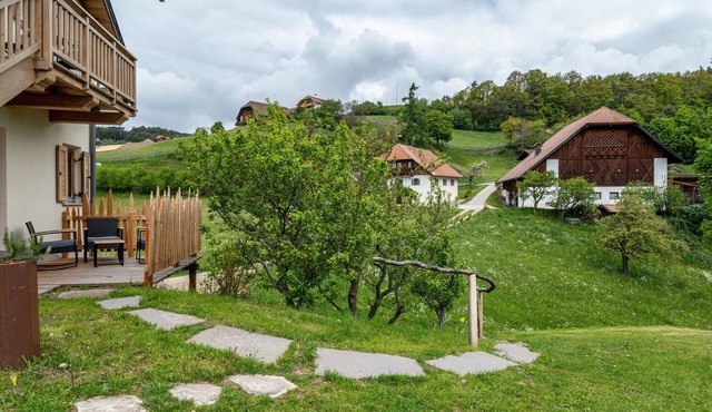Holiday Apartment 'Aschnerhof Auf'm Egg' with Mountain View, Private Terrace and Wi-Fi