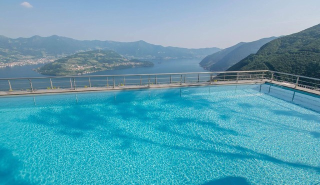 Holiday Apartment in Plassi with Panoramic Terrace and Lakefront View