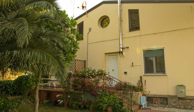 Holiday flat near the sea on the Tuscan coast opposite the Island of Elba