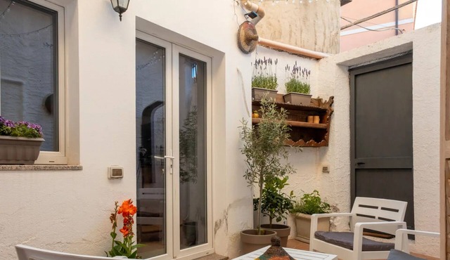 Holiday Home 'Barbara' with Private Garden, Wi-Fi and Air Conditioning
