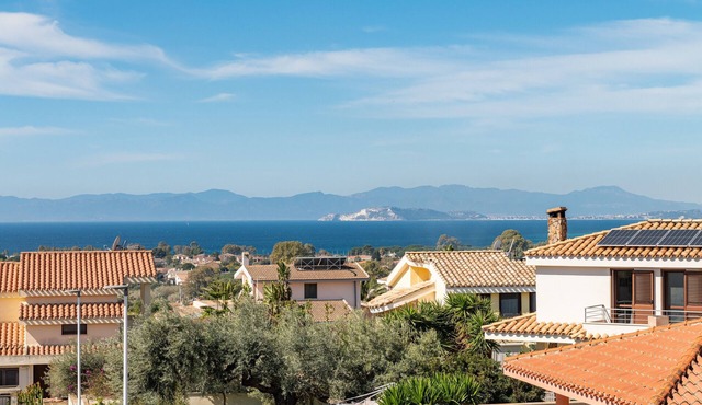 Holiday Home "Villetta Capitana Vista Mare" with Garden & Wi-Fi
