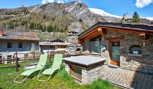 Holiday Home 'La Casetta Di La Thuile' with Mountain View, Private Terrace and Private Garden