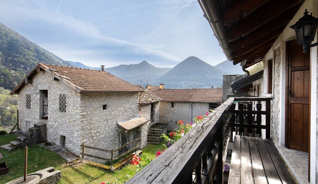 Holiday Home 'Tra Lago e Monti' near Argegno with Lake View, Private Terrace & Parking