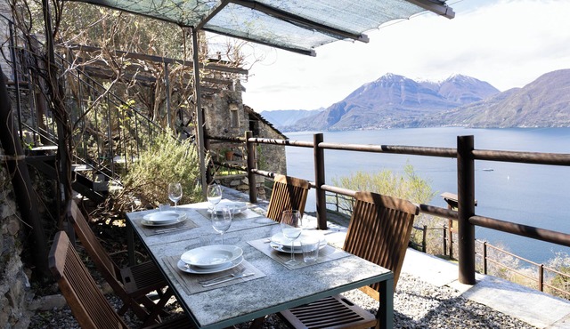 Home with panoramic view over Como lake