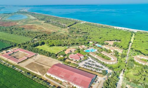 Hotel with swimming pool in Arborea just 650 meters from the sea