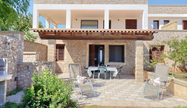 Il Cedro - Two Bedroom House, Sleeps 5