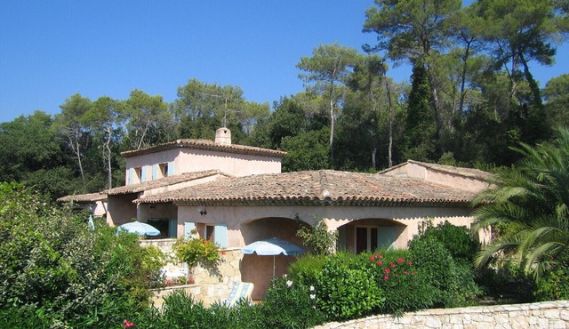 In a haven of peace, charming studio for 2 people with its terrace, garden