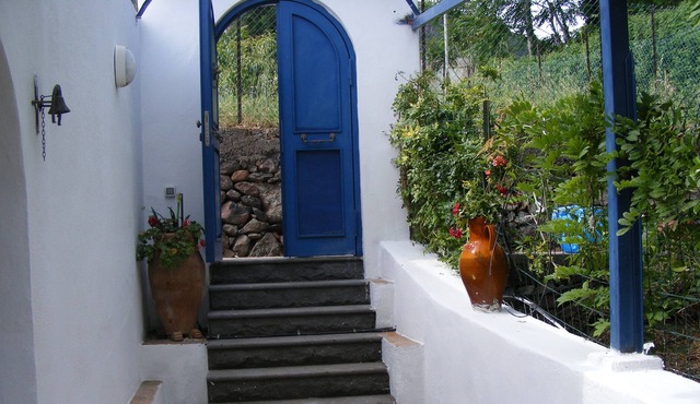 independent studio in Aeolian style villa in absolute tranquility