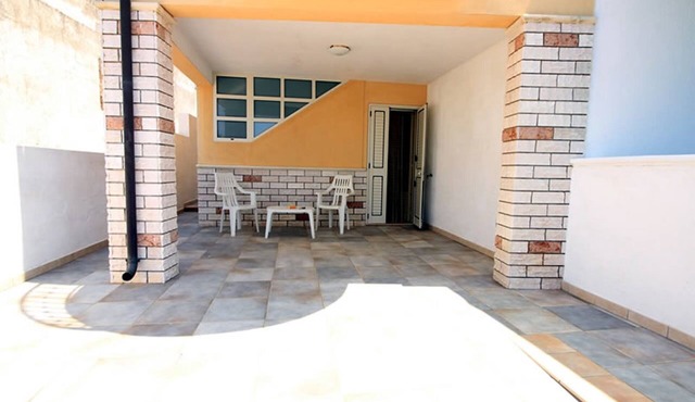 Independent villa with two bathrooms at 150mt from the sea