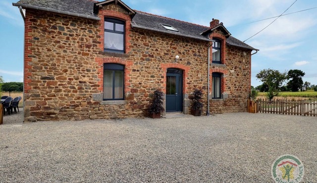 La Maison aux Portes des Ecluses in HEDE BAZOUGES