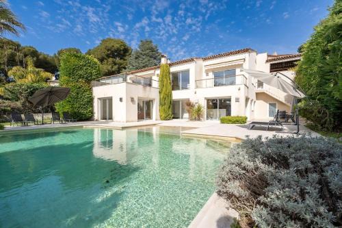 La Villa Riviera