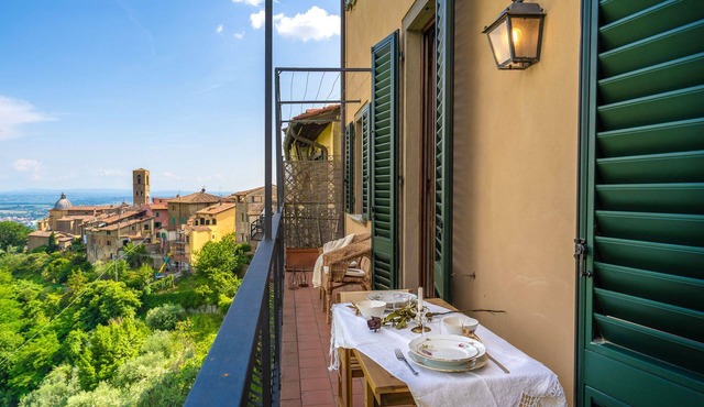 La Volata - Panoramic Apartment in the Medieval Heart of Massa e Cozzile