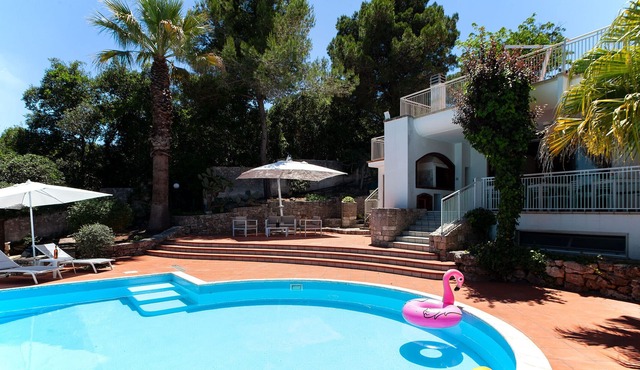 Large holiday villa near Gallipoli 6 bedrooms, 6 bathrooms, private pool m200