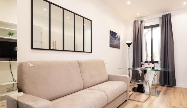 "Le Berlioz 2" by EnjoyNice, cosy studio with airco, beach at 8 min