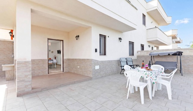 Le Bianche Apt 2 with Garden near The Sea, Manduria, Italy