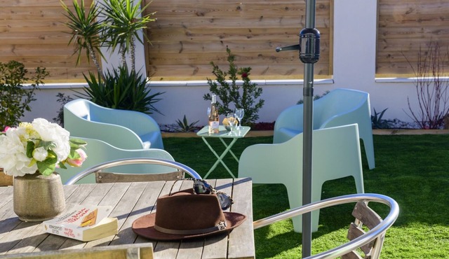 Le Cabanon de Virginie with garden and terrace