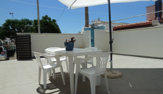 LIDO MARINI - LOVELY VACATION HOME WITH LARGE EQUIPPED OUTDOOR COURTYARD
