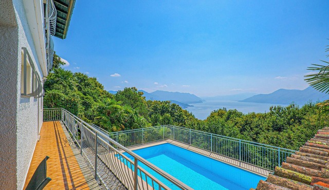 Living with a view - 3-room oasis with panoramic views of Lake Maggiore and pool