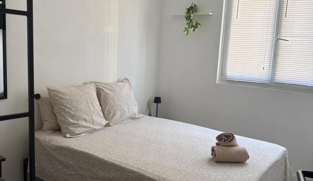 Location in private security residence with free parking, 6 min to Nice center, 1 min for all transports available