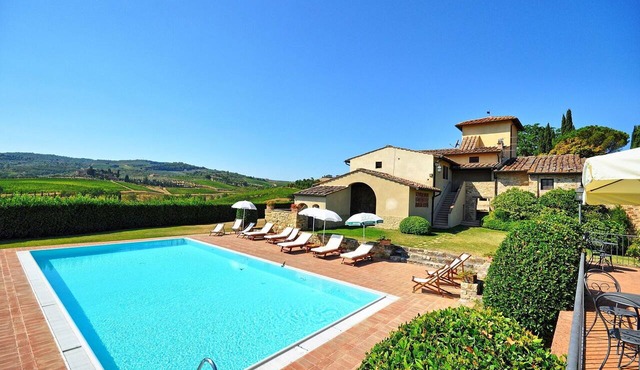 Lovely apartment with WIFI, pool, A/C, TV and pets allowed, close to Greve In Chianti